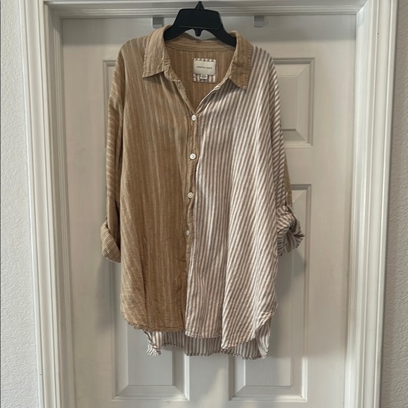 American Eagle Outfitters Tan and Cream Casual Button Down Shirt - Picture 1 of 6